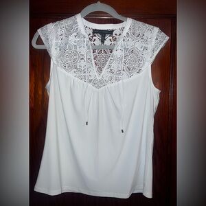 ⭐️White House Black Market⭐️ White Blouse, size Small⭐️